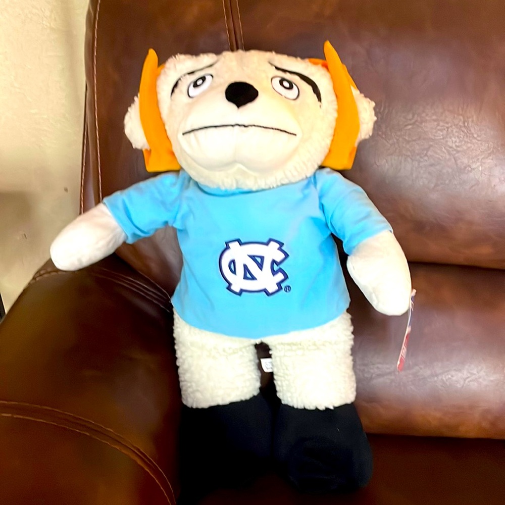 NC TARHEELS mascot RAM NWT.  COLLECTABLES.